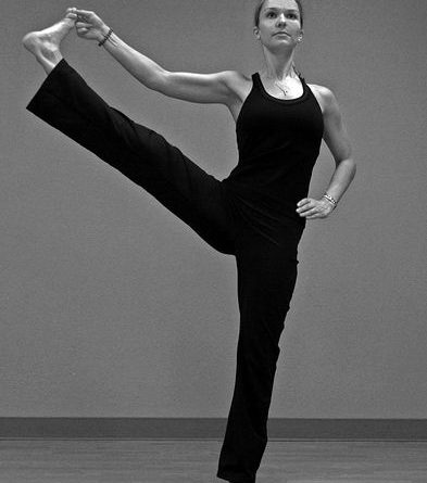 Utthita Hasta Padangusthasana : posture du bras tendu au gros orteil