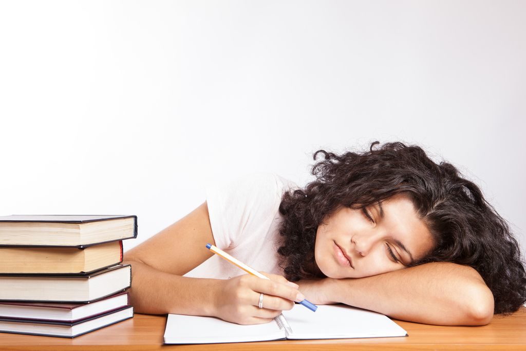 Tout sur le manque de sommeil: facteurs, causes et conséquences