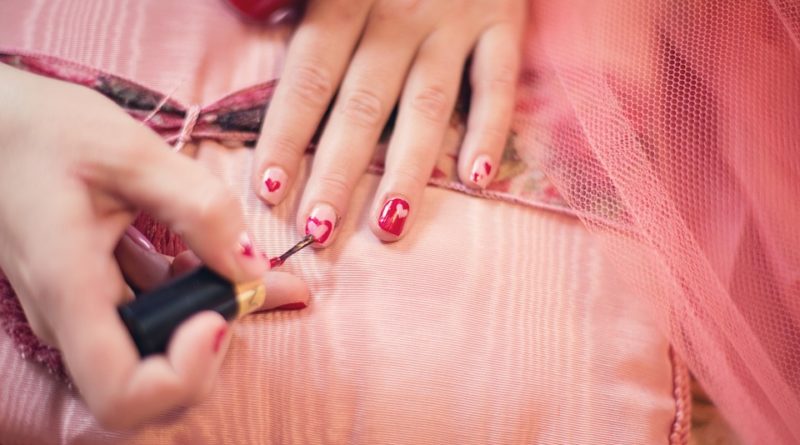 les dangers des vernis à ongles