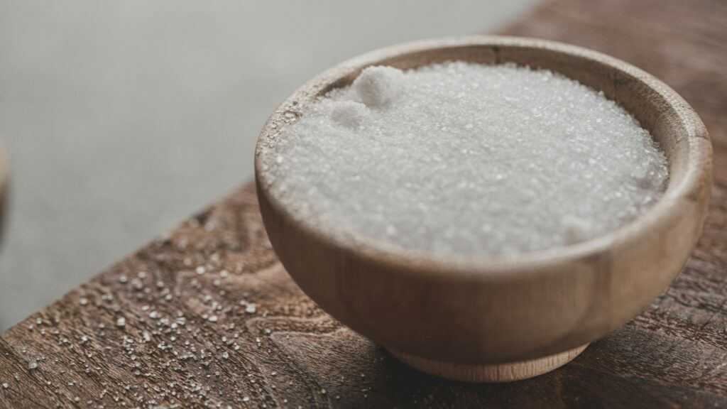 Les aliments riches en sucre raffiné peuvent influencer les niveaux d'insuline.