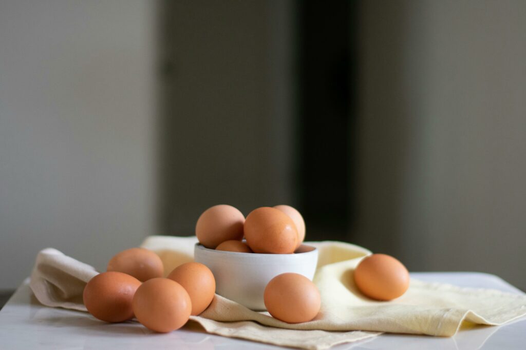 Un seul œuf contient environ 6 à 8 g de protéines de haute qualité, avec tous les acides aminés essentiels nécessaires à l'organisme.