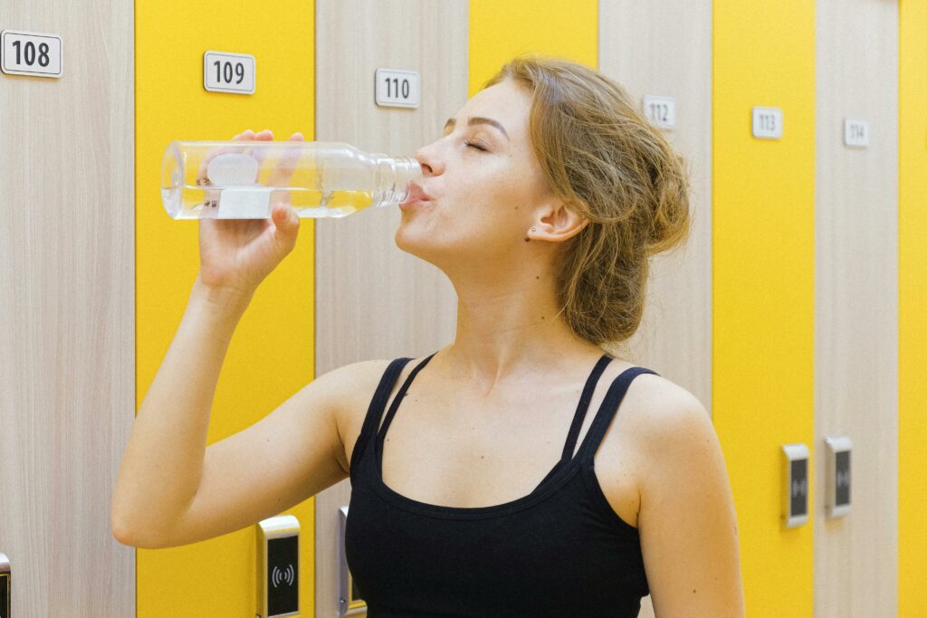 Boire suffisamment d'eau, faire de l'exercice régulièrement, et éviter les habitudes intestinales irrégulières sont également des éléments clés dans la promotion d'une santé rectale optimale.