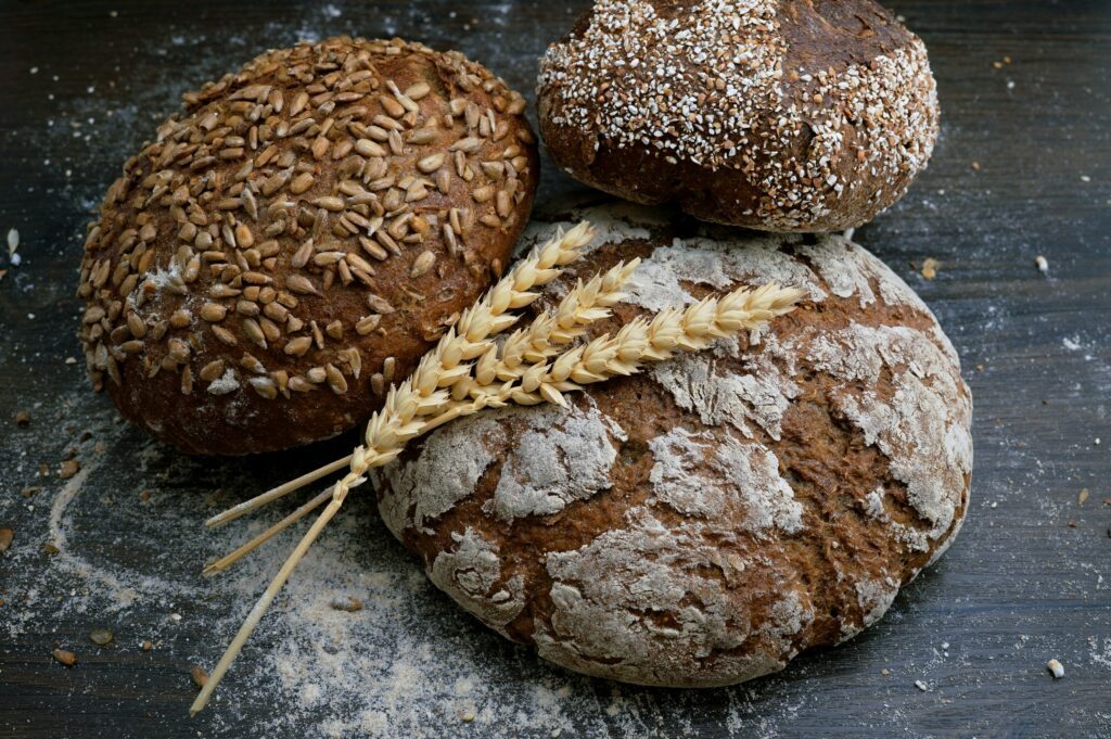 Le pain, aliment de base de nombreuses cultures à travers le monde, est souvent au cœur de nos repas quotidiens.