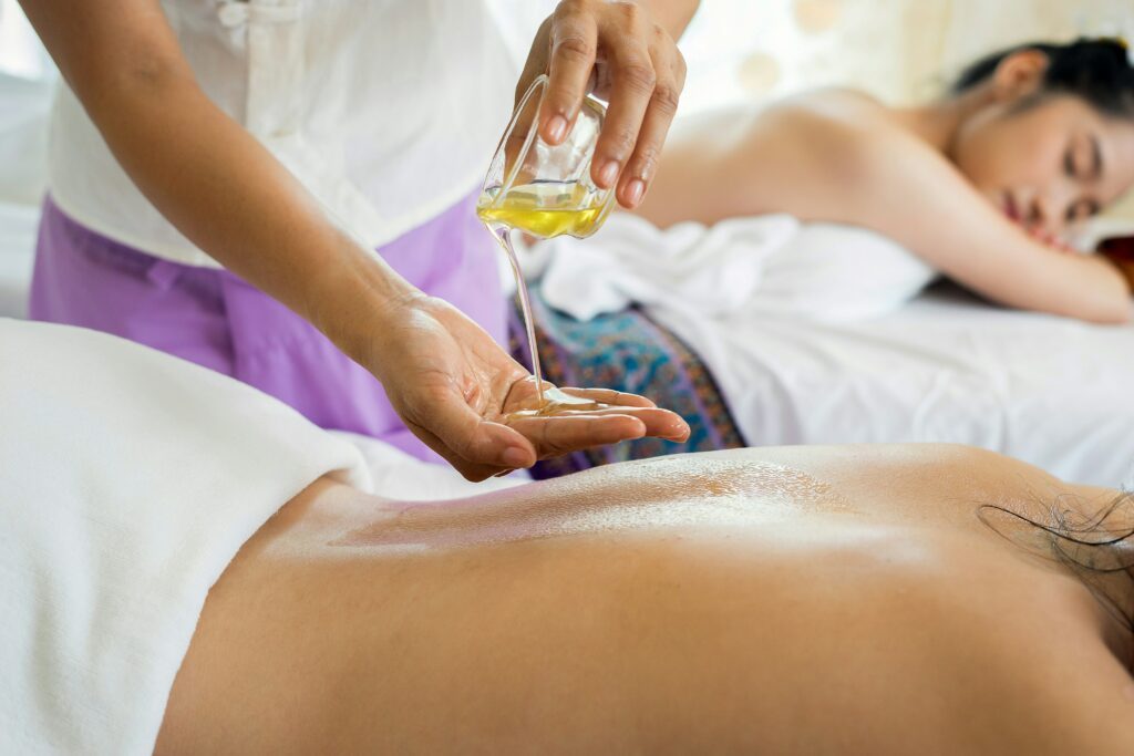 L'importance de l'huile de massage dans l'ayurvéda.