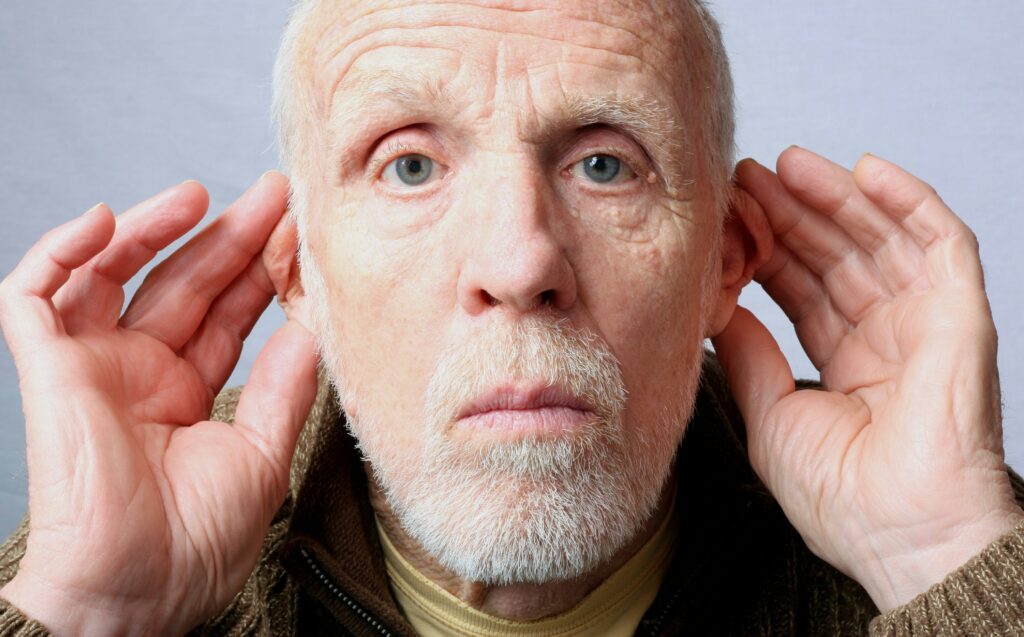 Une accumulation excessive de cérumen peut entraîner une diminution de l'audition, voire une perte auditive temporaire ou permanente.