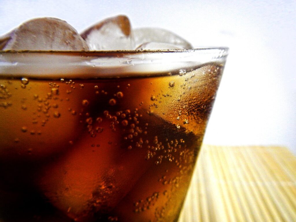 On trouve le sucralose dans les boissons gazeuses et boissons sans sucre.